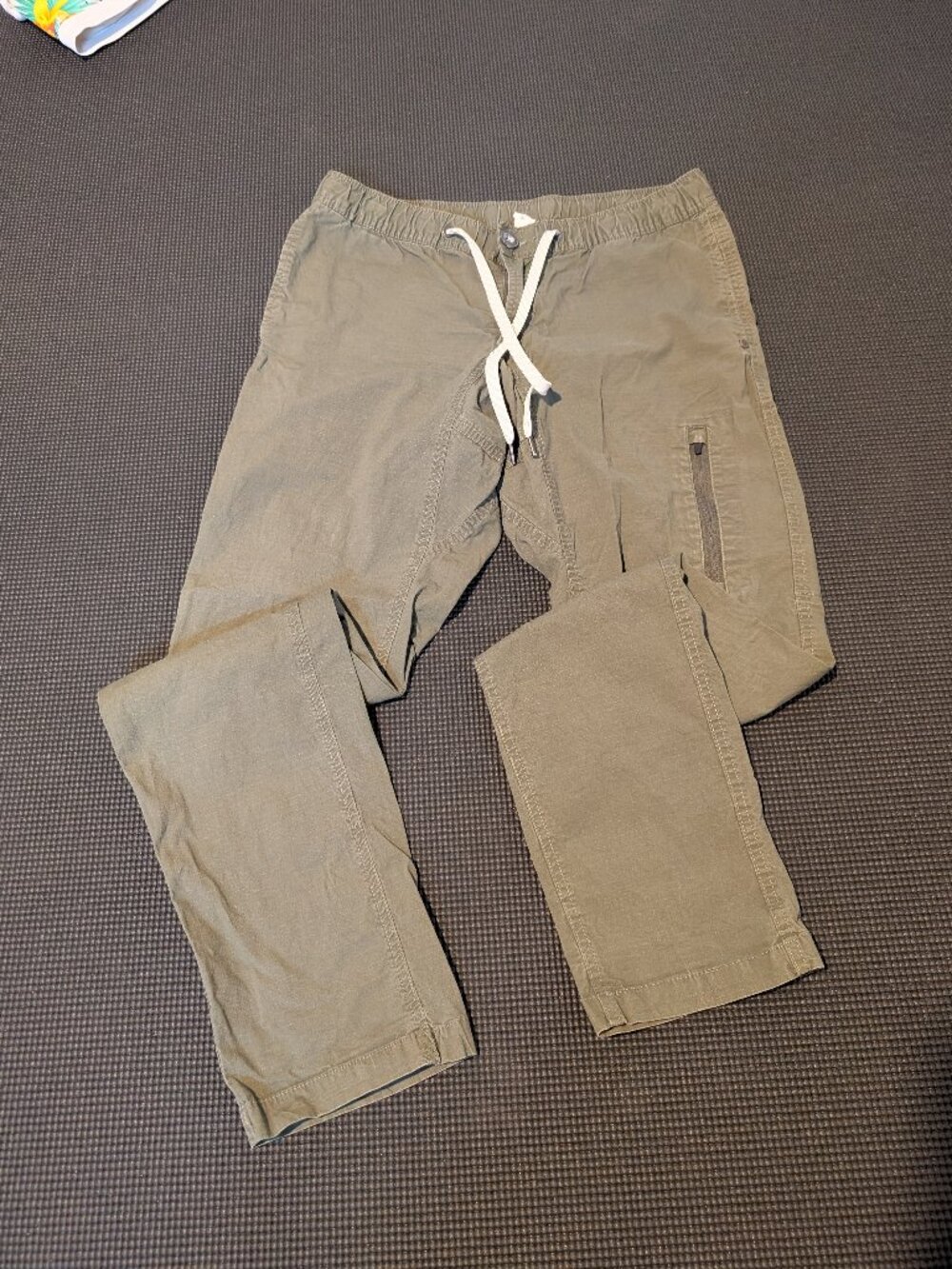 Vuori Womens' Ripstop Army Green Pants Medium